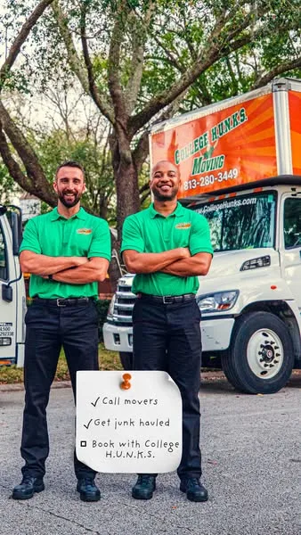College HUNKS Washington DC static image ad: Moving? Decluttering? We’ve got you covered!